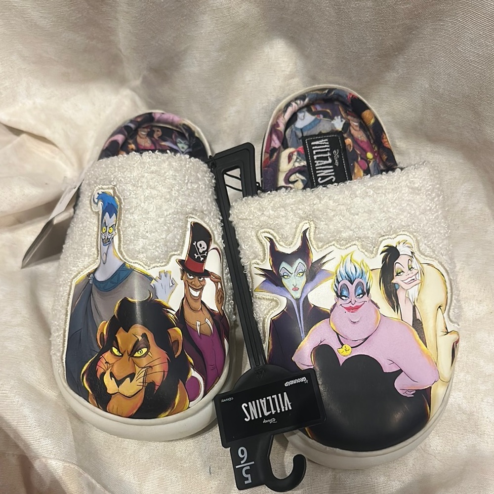 Disney villains slippers NWT size 5/6